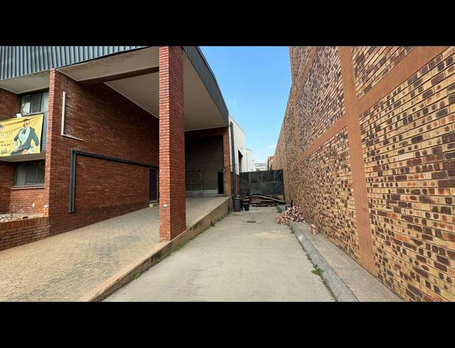2,380M² WAREHOUSE TO LET IN PRETORIA WEST